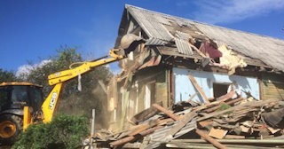 Промышленный демонтаж пристроек к дому в Балашове | Цены от 576 руб. за м2